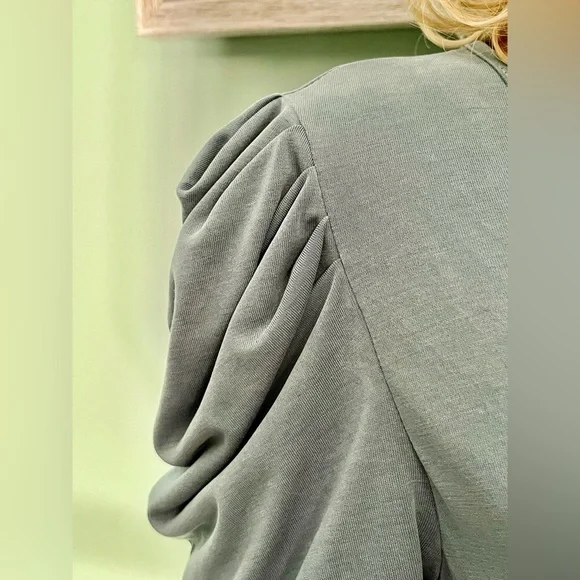 Green Envelope puffy shoulder top - Picture 2 of 4